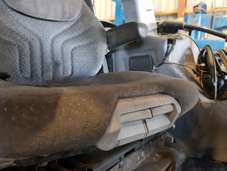 Deutz Agrotron M620 Driver Seat 0.014.5564.4, 0.014.4890.0/10, 0.014.8632.4 - Säte: bild 5 Deutz Agrotron M620 Driver Seat 0.014.5564.4, 0.014.4890.0/10, 0.014.8632.4 - Säte: bild 5