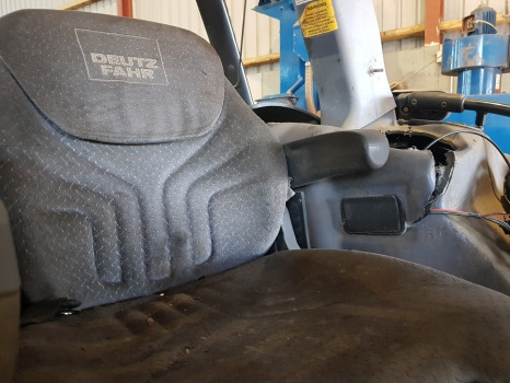 Deutz Agrotron M620 Driver Seat 0.014.5564.4, 0.014.4890.0/10, 0.014.8632.4 - Säte: bild 2 Deutz Agrotron M620 Driver Seat 0.014.5564.4, 0.014.4890.0/10, 0.014.8632.4 - Säte: bild 2