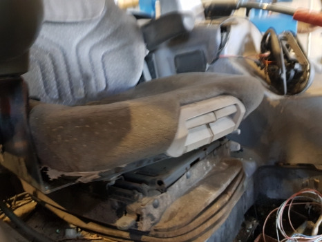 Deutz Agrotron M620 Driver Seat 0.014.5564.4, 0.014.4890.0/10, 0.014.8632.4 - Säte: bild 1 Deutz Agrotron M620 Driver Seat 0.014.5564.4, 0.014.4890.0/10, 0.014.8632.4 - Säte: bild 1