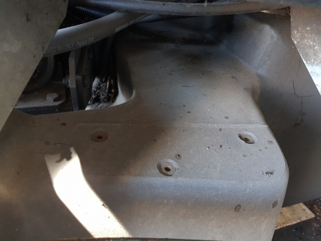 Deutz Agrotron M620 Fuel Tank 0.018.5344.3/10, 04438227/20 - Bränsletank: bild 5 Deutz Agrotron M620 Fuel Tank 0.018.5344.3/10, 04438227/20 - Bränsletank: bild 5