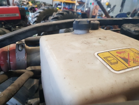 Deutz Fahr Agrotron M620, M600, Ttv610, Radiator Expansion Tank 0.015.4531.4/10 - Kylare: bild 2 Deutz Fahr Agrotron M620, M600, Ttv610, Radiator Expansion Tank 0.015.4531.4/10 - Kylare: bild 2