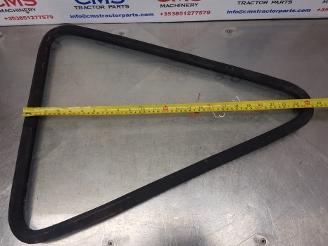 Fiat 1180 Cab Side Glass And Seal 5108674 - Fönster och reservdelar för Traktor: bild 5 Fiat 1180 Cab Side Glass And Seal 5108674 - Fönster och reservdelar för Traktor: bild 5