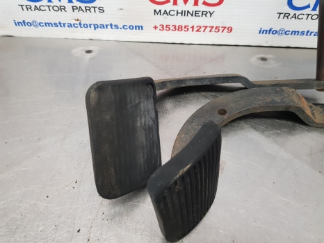 Fiat 140-90, 90-90, 115-90, Brake Pedals Pair 5110643, 5110653 - Bromsdelar för Lantbruksmaskiner: bild 3 Fiat 140-90, 90-90, 115-90, Brake Pedals Pair 5110643, 5110653 - Bromsdelar för Lantbruksmaskiner: bild 3