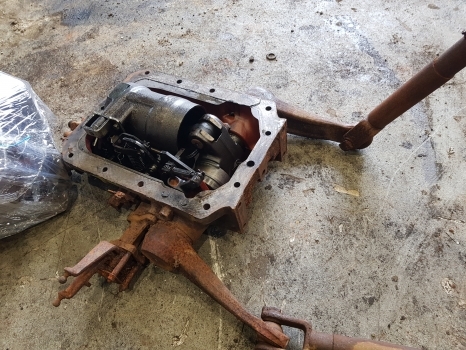 Fiat 70-90, 80-90 Hydraulic Lift Cover Assy 5117164, 5125938, 5123957, 5123959 - Hydraulik för Traktor: bild 1 Fiat 70-90, 80-90 Hydraulic Lift Cover Assy 5117164, 5125938, 5123957, 5123959 - Hydraulik för Traktor: bild 1