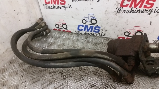 Ford 30, 10 S 4630 Danfoss Steering Motor Valve 83986295, E9223a244ba, 150n1260 - Styrning för Traktor: bild 4 Ford 30, 10 S 4630 Danfoss Steering Motor Valve 83986295, E9223a244ba, 150n1260 - Styrning för Traktor: bild 4