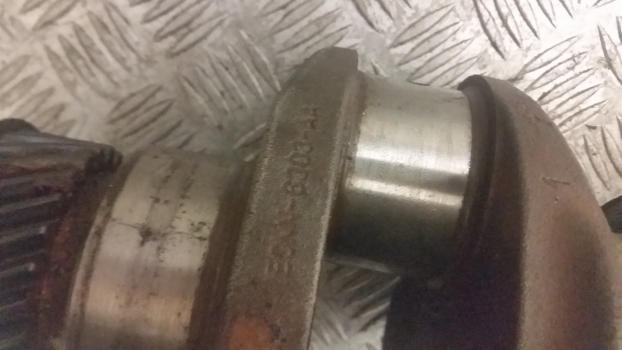 Ford 3600, 2910, 3 Cyl, 4.2 Stroke Crankshaft F0nn6300na, 87800469; E0nn6303aa - Vevaxel för Traktor: bild 2 Ford 3600, 2910, 3 Cyl, 4.2 Stroke Crankshaft F0nn6300na, 87800469; E0nn6303aa - Vevaxel för Traktor: bild 2