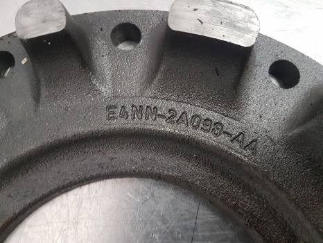 Ford 3930, 5030, 4830, Rear Axle Brake Housing Plate E4nn2a098aa - Bromsskivor: bild 3 Ford 3930, 5030, 4830, Rear Axle Brake Housing Plate E4nn2a098aa - Bromsskivor: bild 3
