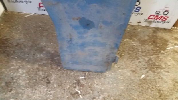 Ford 4000, 4100, 5600 4 Cab Door Right 81834249 - Dörr och reservdelar för Traktor: bild 2 Ford 4000, 4100, 5600 4 Cab Door Right 81834249 - Dörr och reservdelar för Traktor: bild 2