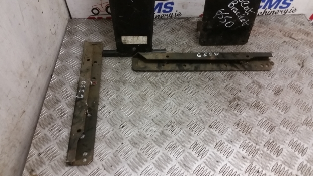 Ford 555c, 655c, 555d, 575d, 655d, 675d Seat Brackets E8nna464aa, 83971793 - Säte för Traktor: bild 2 Ford 555c, 655c, 555d, 575d, 655d, 675d Seat Brackets E8nna464aa, 83971793 - Säte för Traktor: bild 2