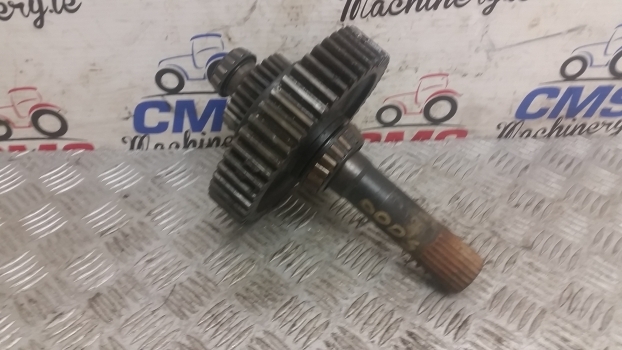 Ford 6610 ,10 S Transmission Shaft C9nn7n071b And Gear (49t) 83960022, C5nn7146a - Transmission för Traktor: bild 1 Ford 6610 ,10 S Transmission Shaft C9nn7n071b And Gear (49t) 83960022, C5nn7146a - Transmission för Traktor: bild 1