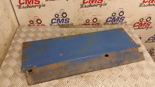 Ford 7840, 40 Series Cab Center Mudguard Panel Lhs 82003107 - Vinge för Traktor: bild 1 Ford 7840, 40 Series Cab Center Mudguard Panel Lhs 82003107 - Vinge för Traktor: bild 1