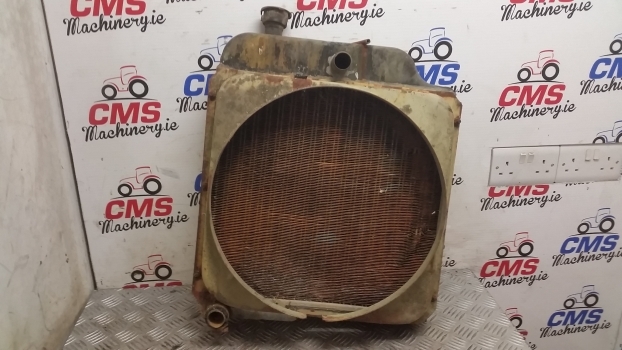 Ford Engine Water Cooling Radiator With Cowling - Kylare för Traktor: bild 1 Ford Engine Water Cooling Radiator With Cowling - Kylare för Traktor: bild 1