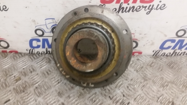John Deere 6300, 6400, 6100, 6200 Rear Axle Bearing Housing Al76780, L77137 - Bakaxel för Traktor: bild 1 John Deere 6300, 6400, 6100, 6200 Rear Axle Bearing Housing Al76780, L77137 - Bakaxel för Traktor: bild 1