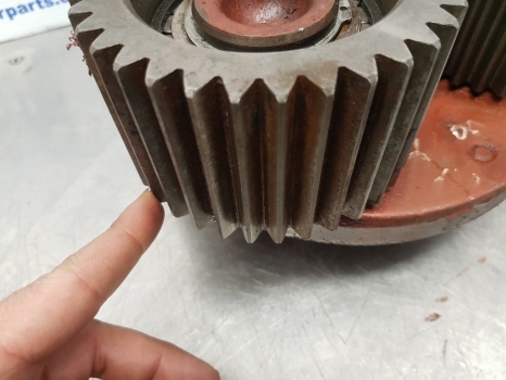 John Deere 6600, 6300, 6400, 6320 Planet Pinion Carrier L172081, L80363, L101243 - Bakaxel för Traktor: bild 5 John Deere 6600, 6300, 6400, 6320 Planet Pinion Carrier L172081, L80363, L101243 - Bakaxel för Traktor: bild 5