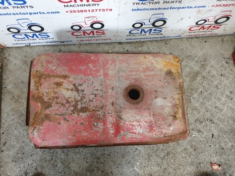 Massey Ferguson 135 Solid Original Fuel Tank 897401m91, 897390m91, 897390m91 - Bränsletank för Traktor: bild 2 Massey Ferguson 135 Solid Original Fuel Tank 897401m91, 897390m91, 897390m91 - Bränsletank för Traktor: bild 2