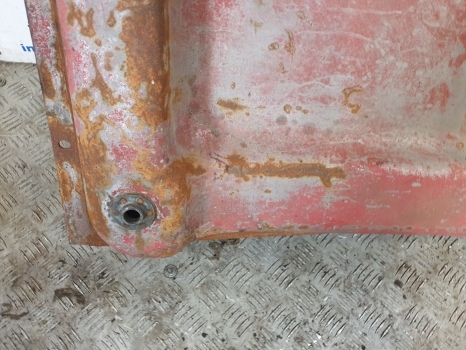 Massey Ferguson 135 Solid Original Fuel Tank 897401m91, 897390m91, 897390m91 - Bränsletank för Traktor: bild 4 Massey Ferguson 135 Solid Original Fuel Tank 897401m91, 897390m91, 897390m91 - Bränsletank för Traktor: bild 4