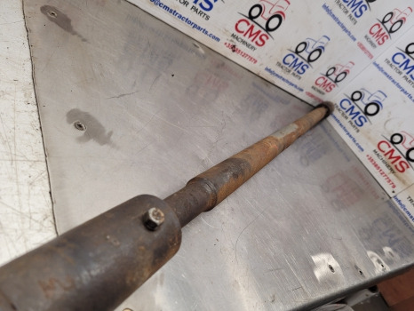 Massey Ferguson 275, 290 Front Axle Propeller Drive Shaft 1683836m1, 1683341m1 - Framaxel: bild 3 Massey Ferguson 275, 290 Front Axle Propeller Drive Shaft 1683836m1, 1683341m1 - Framaxel: bild 3