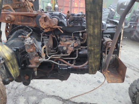 Massey Ferguson 4255 Rear Axle Centre Housing - Bakaxel för Lantbruksmaskiner: bild 1 Massey Ferguson 4255 Rear Axle Centre Housing - Bakaxel för Lantbruksmaskiner: bild 1