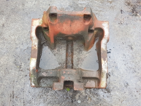 Massey Ferguson 50h, 50hx, Front Axle Casting 3510463m1 - Framaxel för Grävlastare: bild 1 Massey Ferguson 50h, 50hx, Front Axle Casting 3510463m1 - Framaxel för Grävlastare: bild 1
