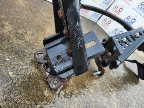 New Holland Case T6, T7, T6000, Maxxum Ser Front Mudguard Bracket Kit 47444870 - Vinge: bild 2 New Holland Case T6, T7, T6000, Maxxum Ser Front Mudguard Bracket Kit 47444870 - Vinge: bild 2