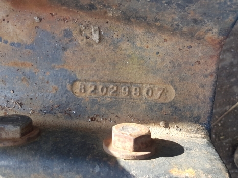 New Holland Case Ts115a Delta Front Weight Carrier 82029907, 82029908 - Motvikt för Traktor: bild 2 New Holland Case Ts115a Delta Front Weight Carrier 82029907, 82029908 - Motvikt för Traktor: bild 2