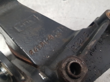 New Holland T6, T6000, T7.200 Case Air Conditioning Compressor Bracket 84221441 - A/C kompressor för Traktor: bild 3 New Holland T6, T6000, T7.200 Case Air Conditioning Compressor Bracket 84221441 - A/C kompressor för Traktor: bild 3