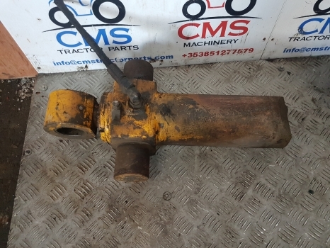Massey Ferguson 50hx Swing Cylinder, Ram - Reservdelar för Grävlastare: bild 1 Massey Ferguson 50hx Swing Cylinder, Ram - Reservdelar för Grävlastare: bild 1