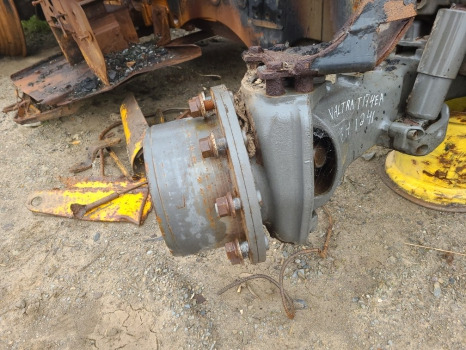 Valtra T174ea Front axle hub rhs complete - Framaxel för Lantbruksmaskiner: bild 2 Valtra T174ea Front axle hub rhs complete - Framaxel för Lantbruksmaskiner: bild 2