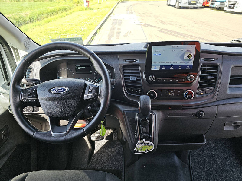 Interior photo 1: Leasa Ford Transit 2.0 TDCI 170 AUT. L2H2 Ford Transit 2.0 TDCI 170 AUT. L2H2