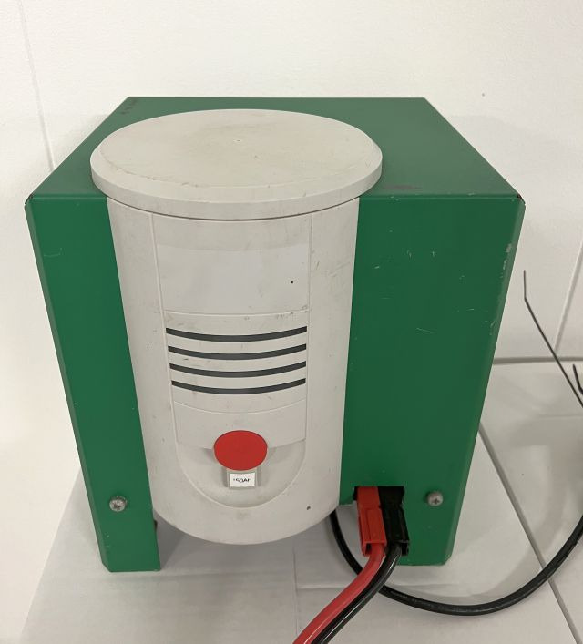 Hoppecke unknown | Trak mini 24V30A 230v Year unknown 80A Rema battery connecto Trak mini 24V30A 230v Year unknown 80A Rema battery connector - Batteri för Materialhanteringsutrustning: bild 1 Hoppecke unknown | Trak mini 24V30A 230v Year unknown 80A Rema battery connecto Trak mini 24V30A 230v Year unknown 80A Rema battery connector - Batteri för Materialhanteringsutrustning: bild 1