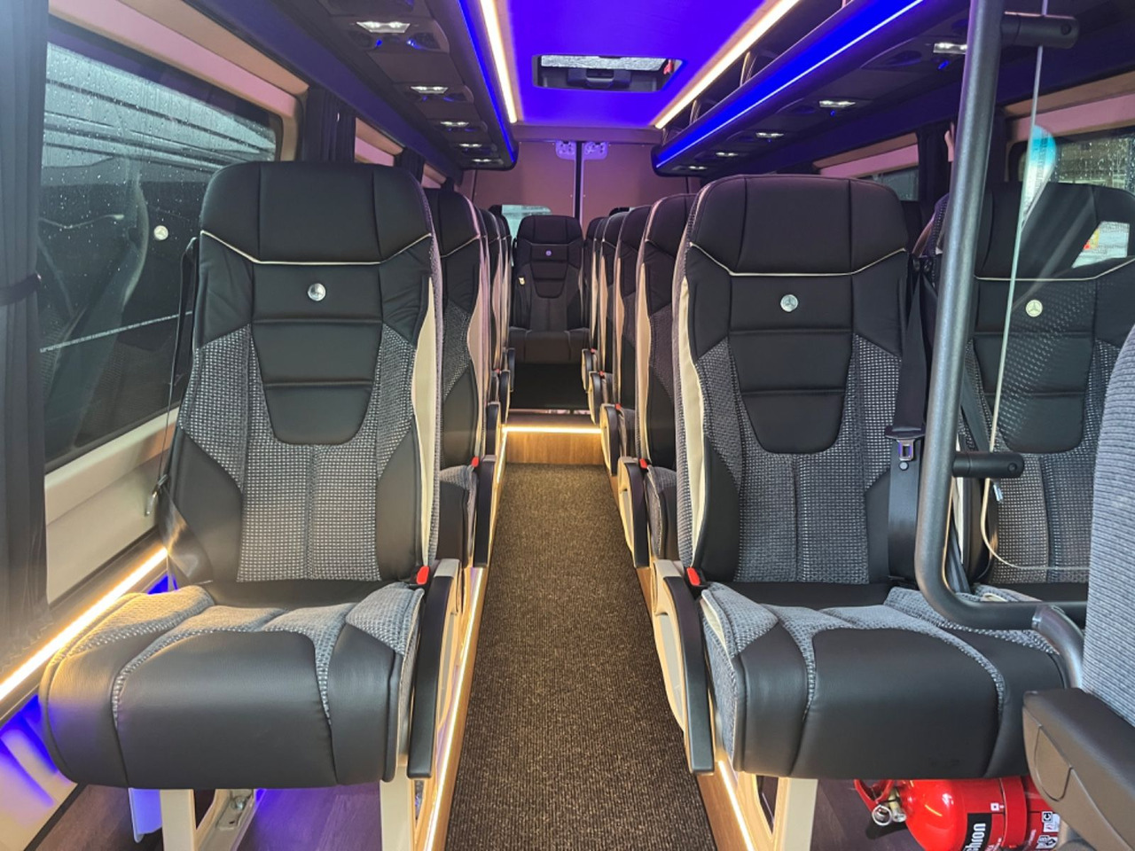 Mercedes-Benz Sprinter 519 AWD 4x4 TOURIST / 21 to 24 Seats - Minibuss, Persontransport: bild 4 Mercedes-Benz Sprinter 519 AWD 4x4 TOURIST / 21 to 24 Seats - Minibuss, Persontransport: bild 4