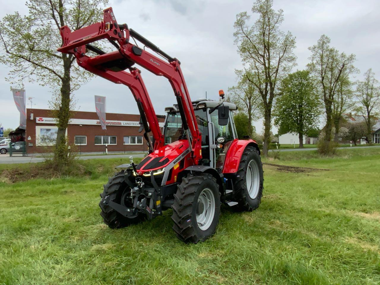 Massey Ferguson MF 5S.135 DYNA-6 - Traktor: bild 1 Massey Ferguson MF 5S.135 DYNA-6 - Traktor: bild 1