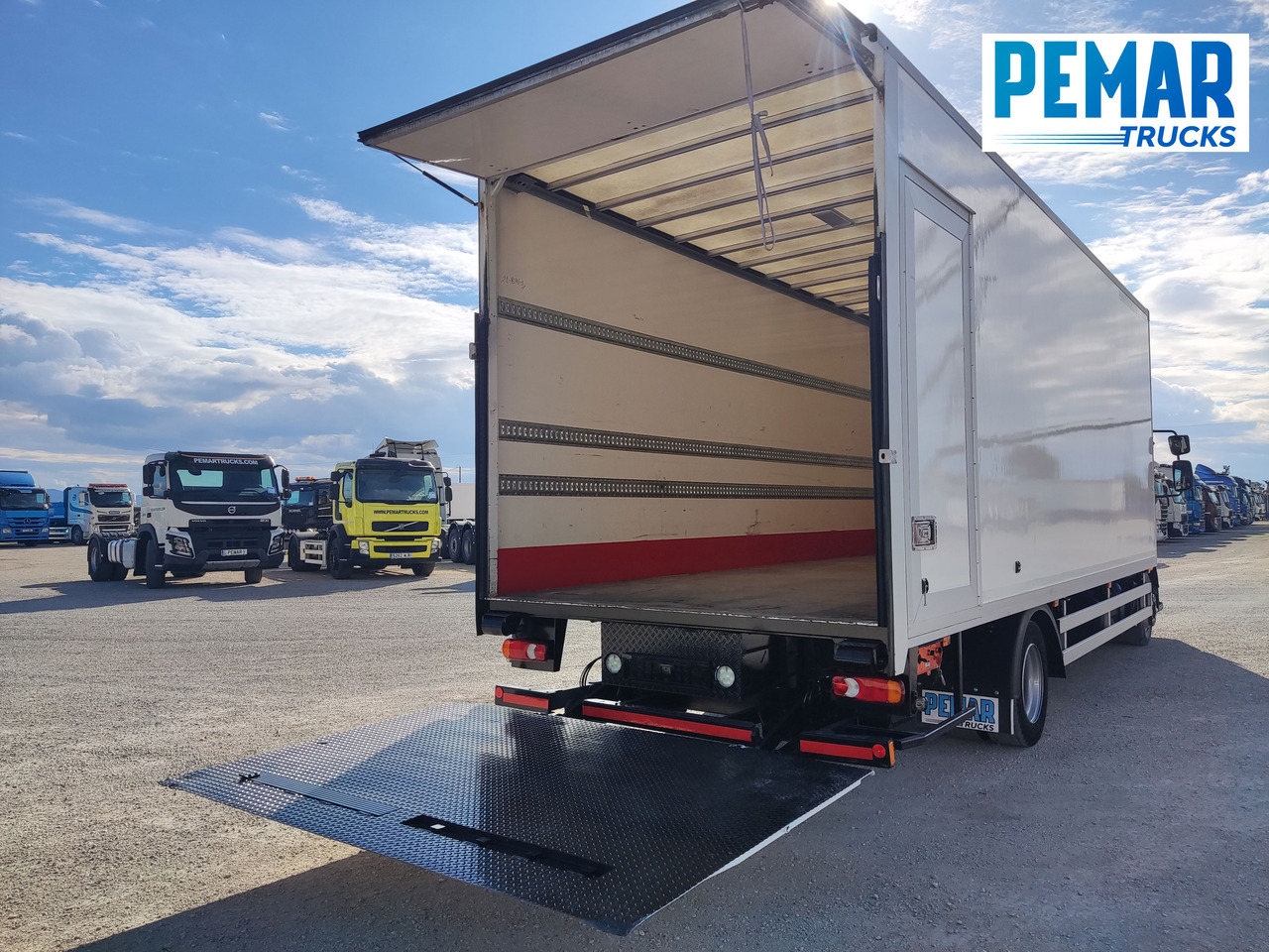Lastbil med skåp VOLVO FL 210 12T CAJA CERRADA: bild 18