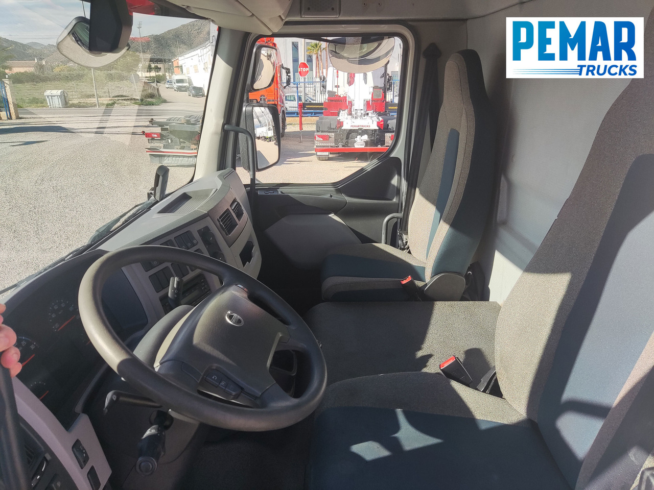 Lastbil med skåp VOLVO FL 210 12T CAJA CERRADA: bild 12