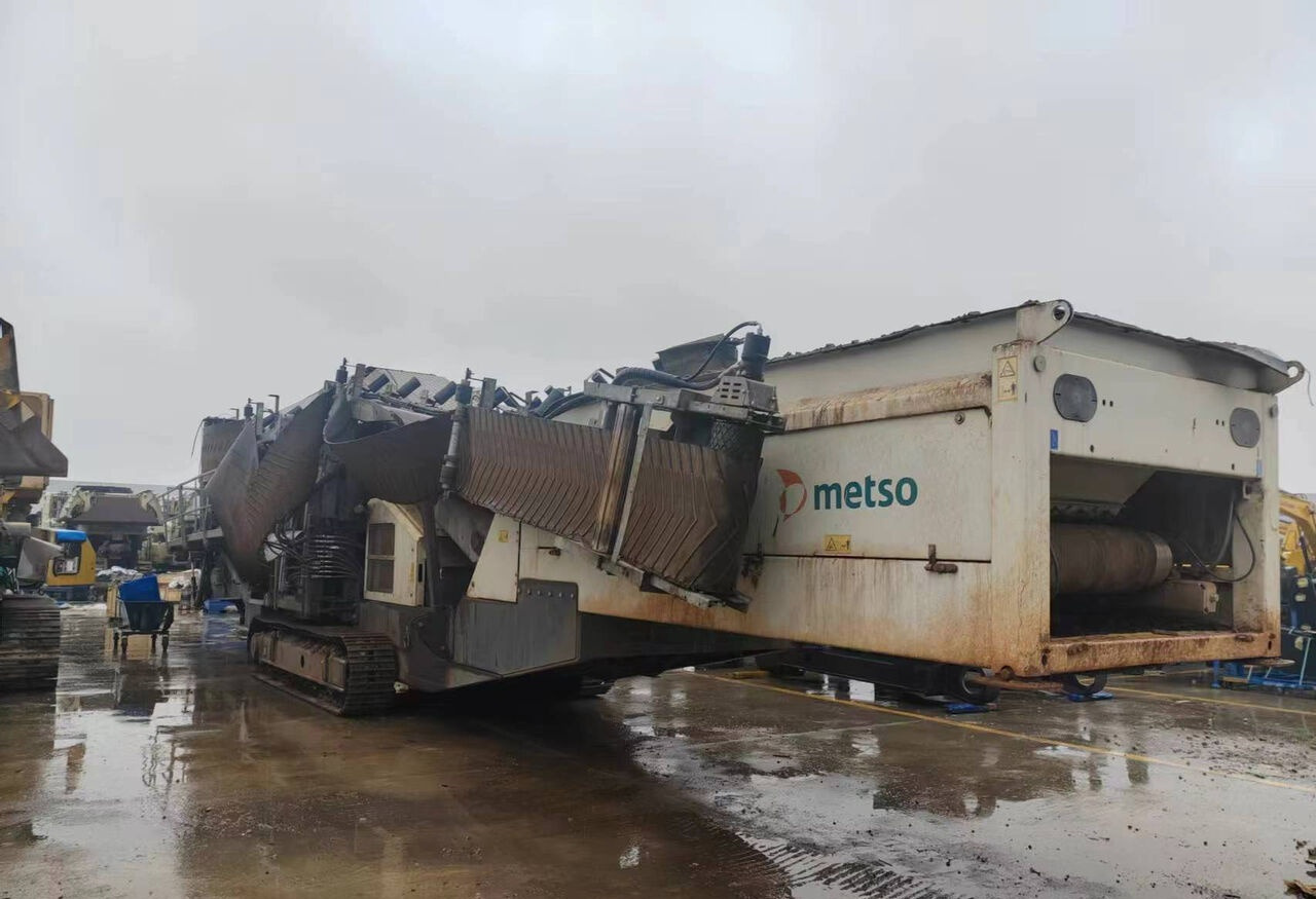 Metso Lokotrack ST4.8 Crawler Screen - Sorteringsverk: bild 1 Metso Lokotrack ST4.8 Crawler Screen - Sorteringsverk: bild 1