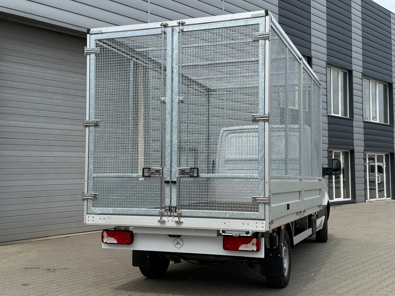 Mercedes eSprinter - Transportbil med flak, El transportbil: bild 4 Mercedes eSprinter - Transportbil med flak, El transportbil: bild 4