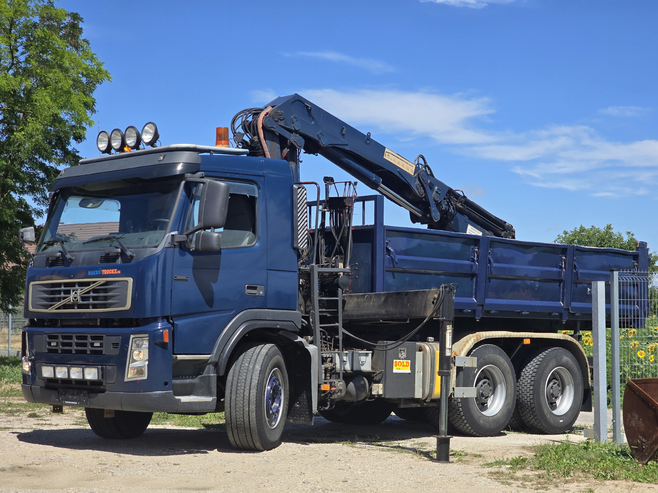 VOLVO FM 420 6X4 / KIPPER / CRANE HMF 1823 K4 - Tippbil lastbil, Kranbil: bild 2 VOLVO FM 420 6X4 / KIPPER / CRANE HMF 1823 K4 - Tippbil lastbil, Kranbil: bild 2