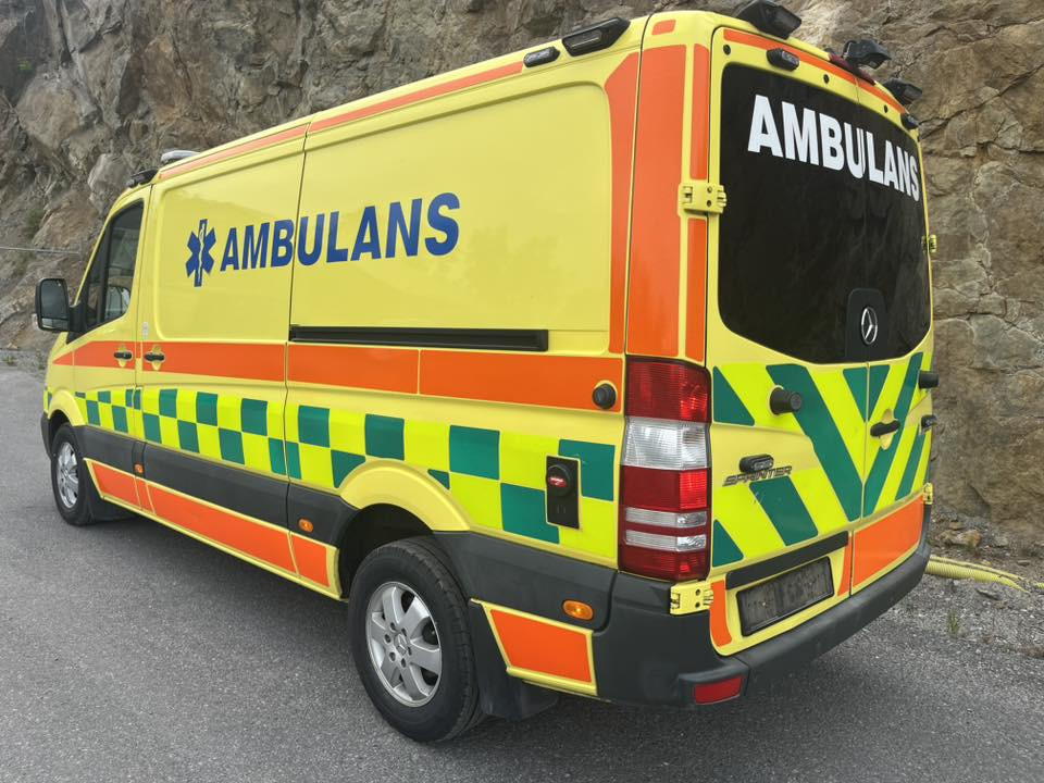 MERCEDES-BENZ Sprinter 319 - AMBULANCE - RESERVERAD !! - Ambulans: bild 4 MERCEDES-BENZ Sprinter 319 - AMBULANCE - RESERVERAD !! - Ambulans: bild 4