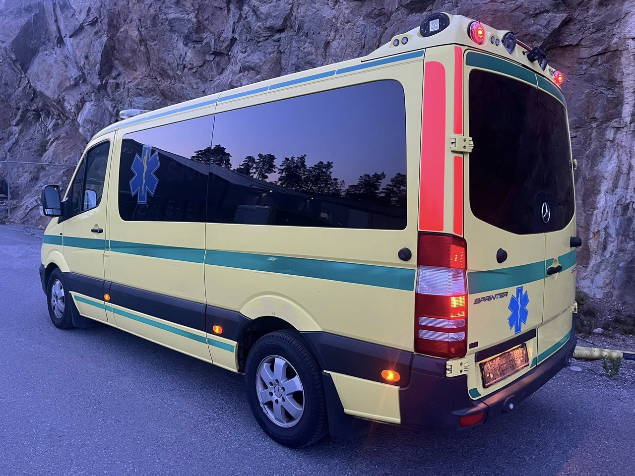 Mercedes-Benz Sprinter 316 - 2 stretcher - Ambulans: bild 3 Mercedes-Benz Sprinter 316 - 2 stretcher - Ambulans: bild 3