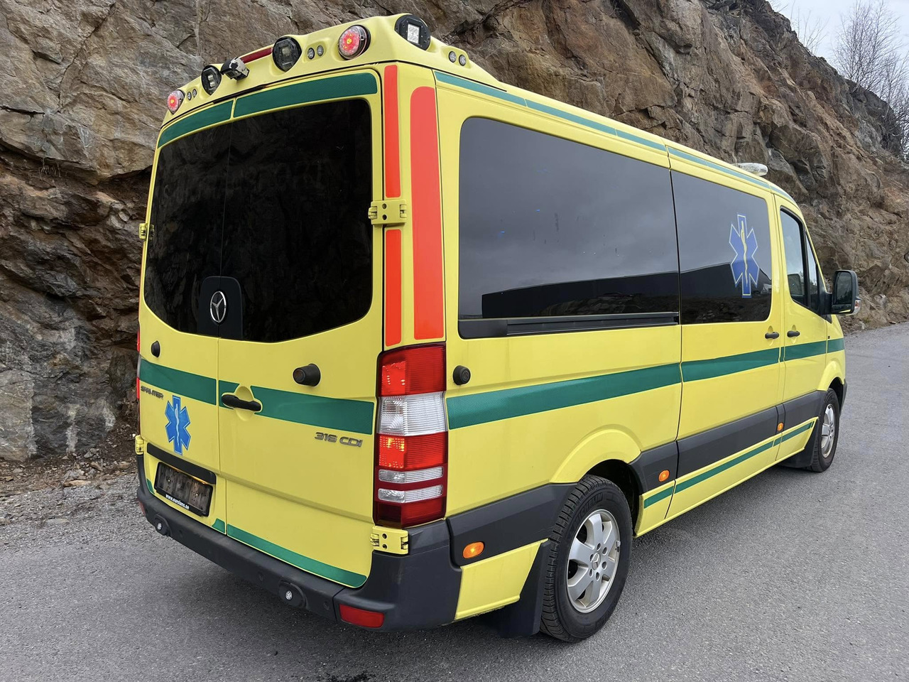 Mercedes-Benz Sprinter 316 - 2 stretcher ambulance - RESERVERAD!! - Ambulans: bild 4 Mercedes-Benz Sprinter 316 - 2 stretcher ambulance - RESERVERAD!! - Ambulans: bild 4