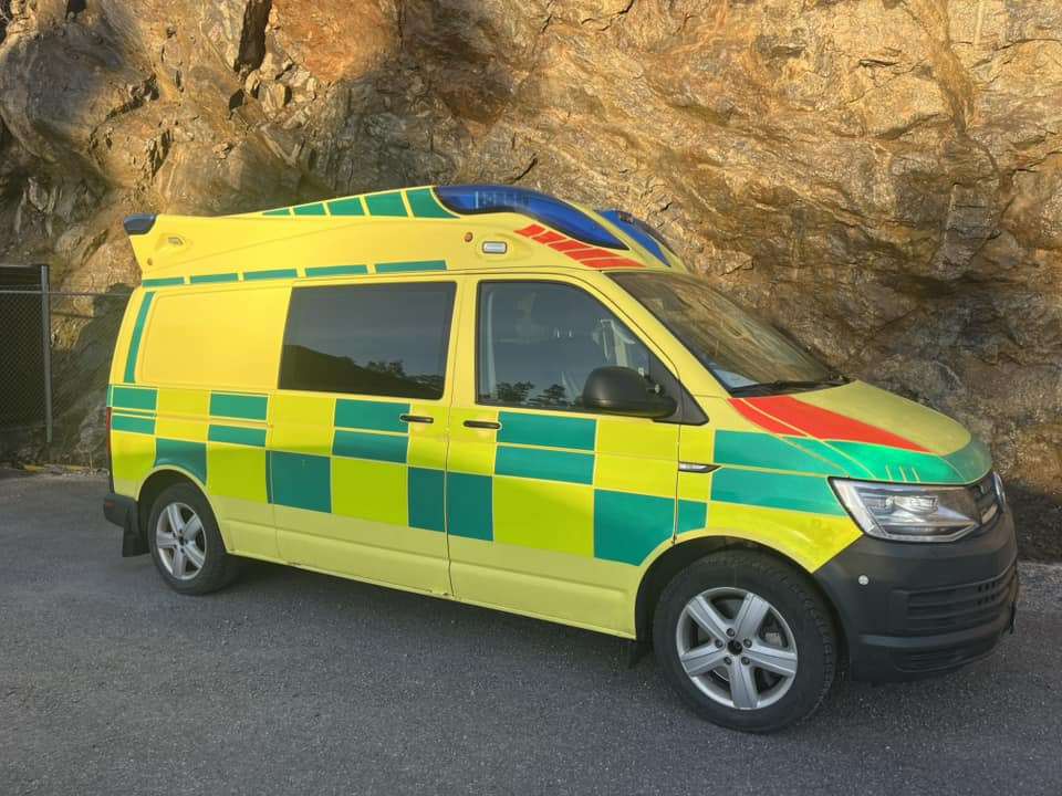 Volkswagen T6 4motions - AMBULANCE - RESERVERAD !! - Ambulans: bild 1 Volkswagen T6 4motions - AMBULANCE - RESERVERAD !! - Ambulans: bild 1