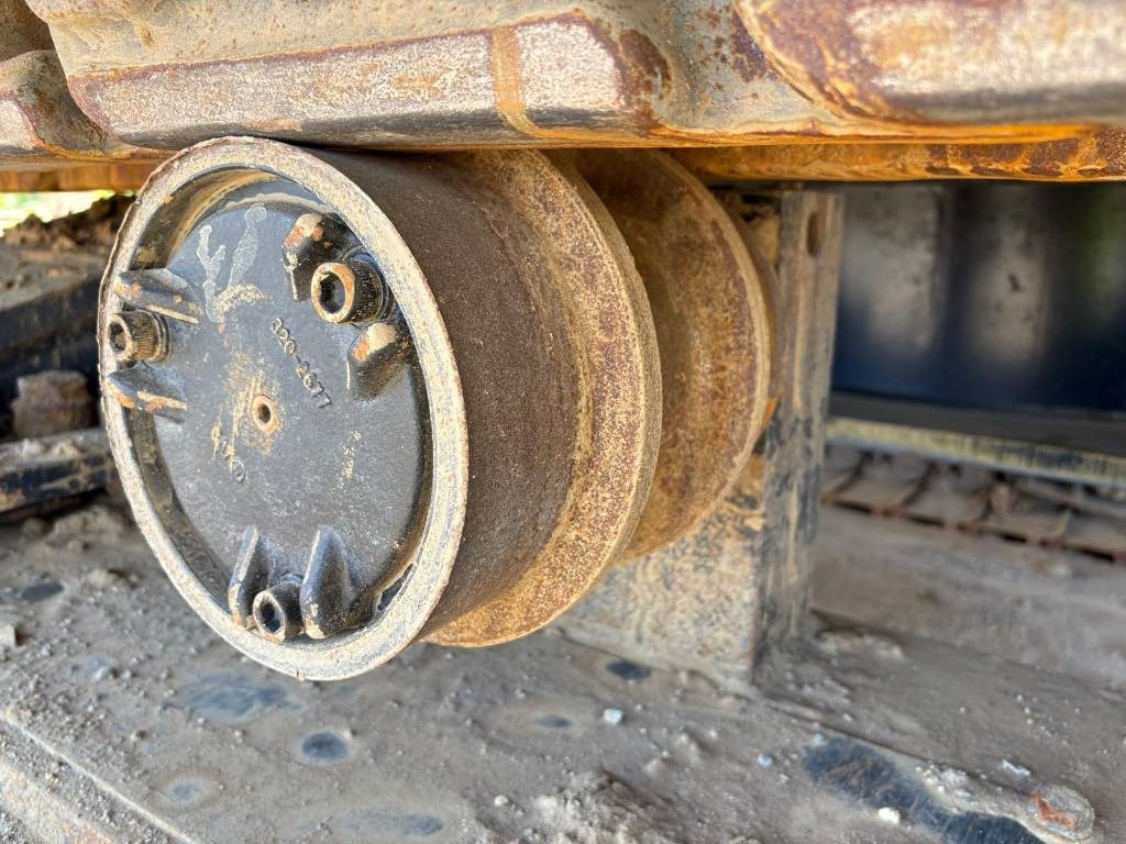 Bandgrävare CAT 374 (On Transport): bild 16