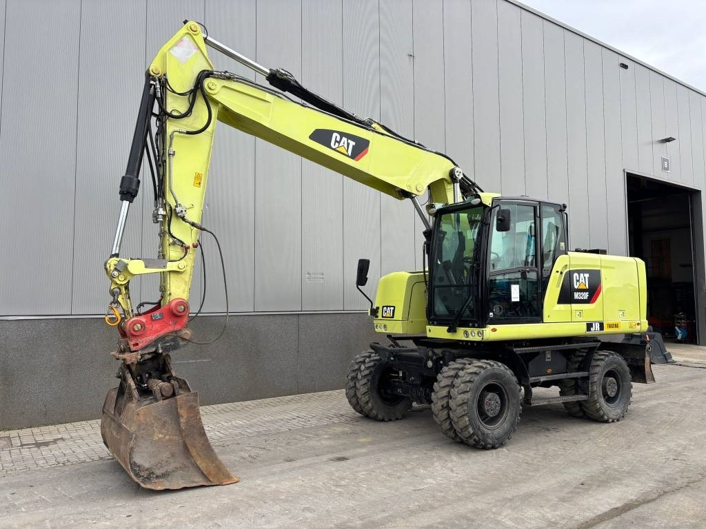 CAT M 320 F - Grävmaskin på däck: bild 2 CAT M 320 F - Grävmaskin på däck: bild 2