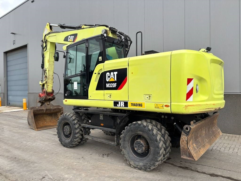 CAT M 320 F - Grävmaskin på däck: bild 3 CAT M 320 F - Grävmaskin på däck: bild 3