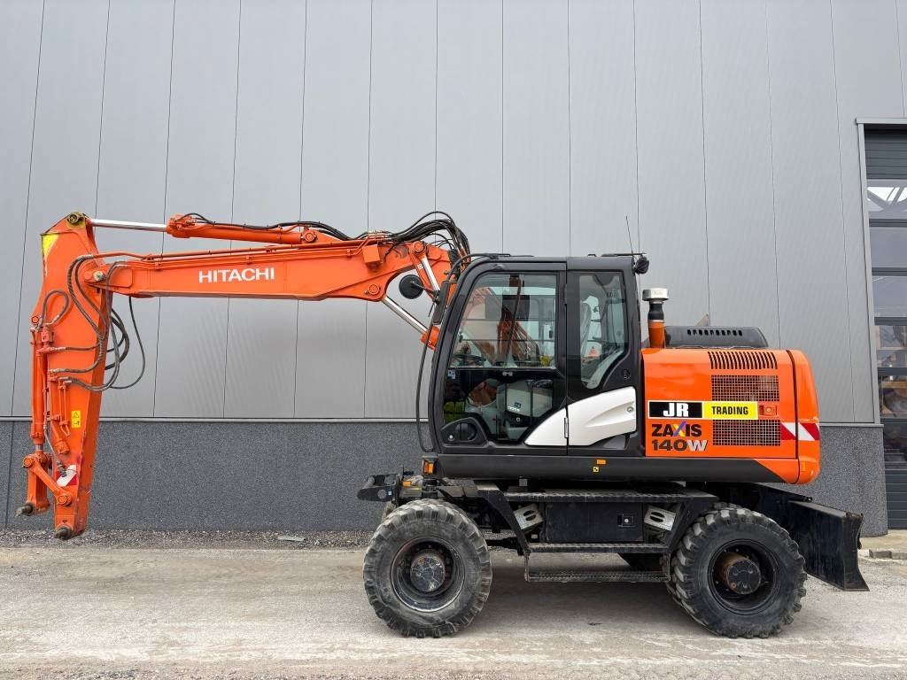 Hitachi ZX 140 W-5B - Grävmaskin på däck: bild 1 Hitachi ZX 140 W-5B - Grävmaskin på däck: bild 1