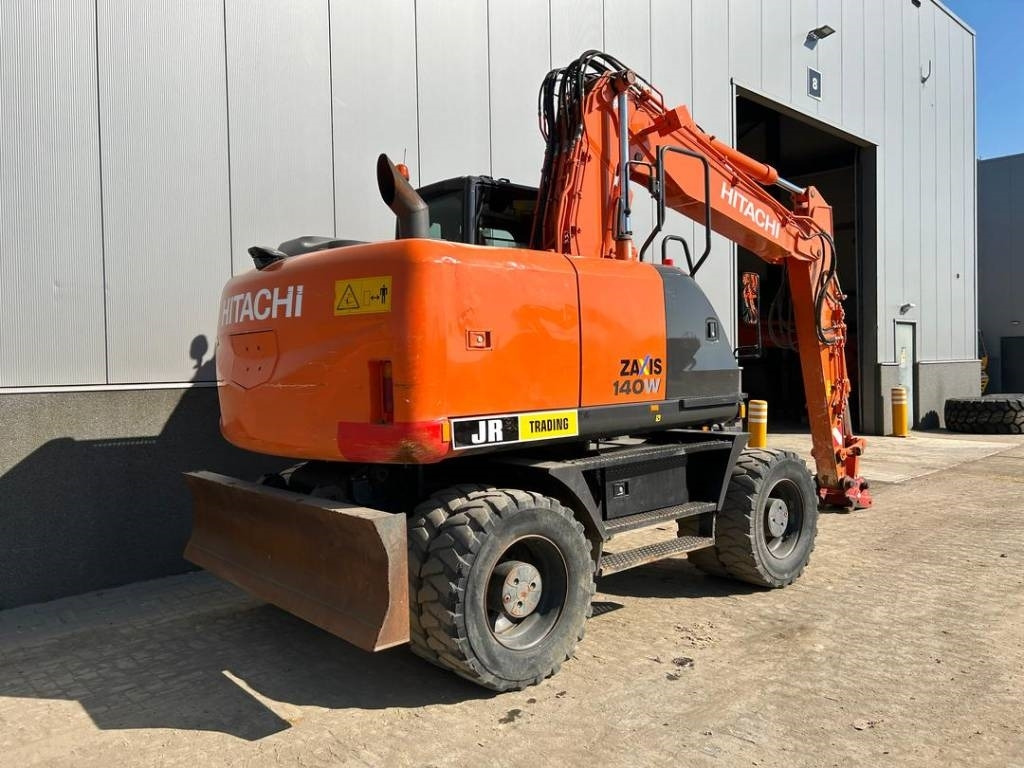 Hitachi ZX 140 W-5B - Grävmaskin på däck: bild 4 Hitachi ZX 140 W-5B - Grävmaskin på däck: bild 4