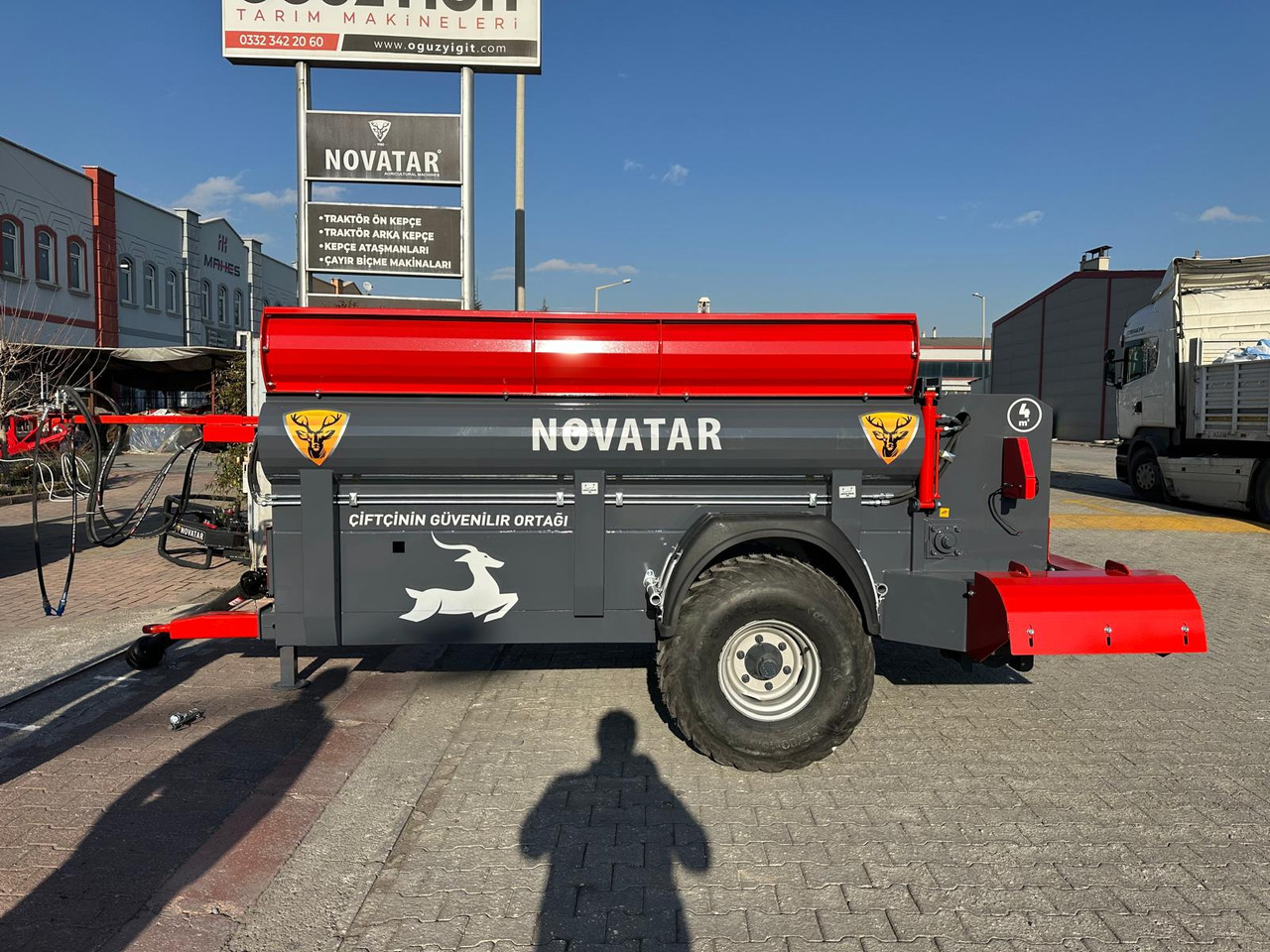 Novatar MANURE SPREADER FOR TREES AND GREENHOUSE - Kletgödselspridare: bild 4 Novatar MANURE SPREADER FOR TREES AND GREENHOUSE - Kletgödselspridare: bild 4