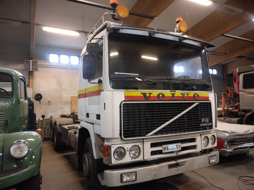 Volvo F12 6x2 ketjulaitteilla, Museointiin - Liftdumper lastbil: bild 2 Volvo F12 6x2 ketjulaitteilla, Museointiin - Liftdumper lastbil: bild 2