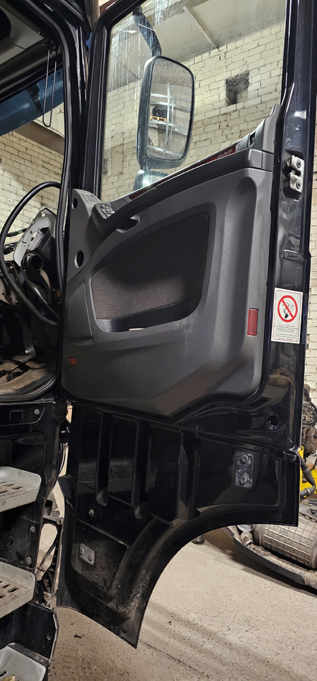 DAF XF, CF, EURO6, EURO 6 emission door left + right, driver + passenger, space cab, comfort 1881862, 1881863 - Dörr och reservdelar för Lastbil: bild 2 DAF XF, CF, EURO6, EURO 6 emission door left + right, driver + passenger, space cab, comfort 1881862, 1881863 - Dörr och reservdelar för Lastbil: bild 2