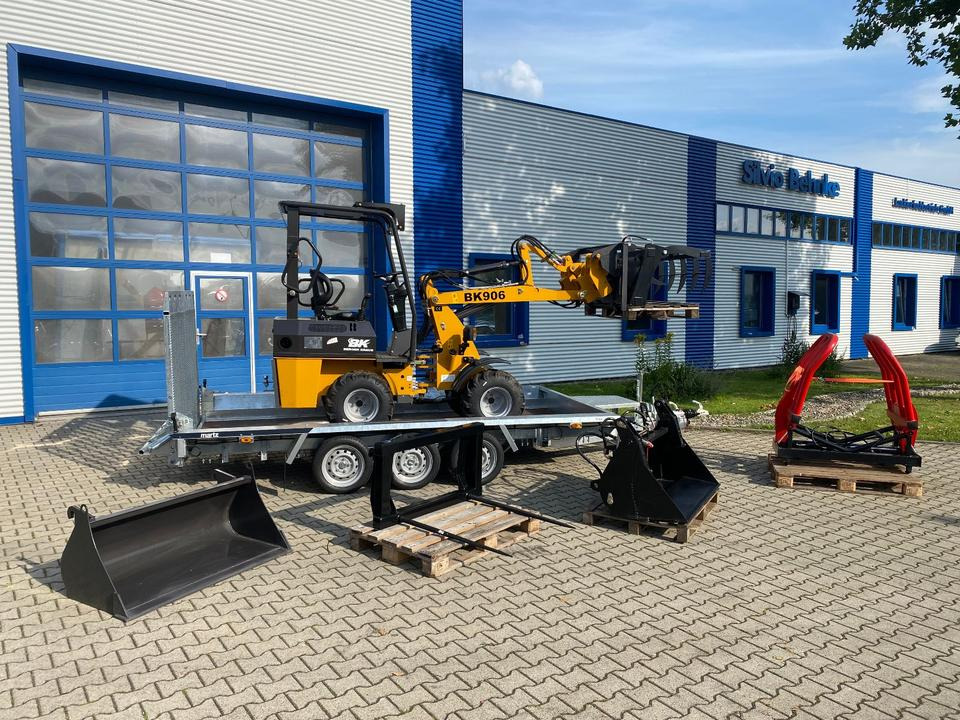 Radlader/Hoflader BK906 inkl. Tieflader und großem Zubehörpaket *INKL.19% MWST*BERGER KRAUS*PERKINS*CE*SOFORT!* - Minigrävmaskin, Släp: bild 1 Radlader/Hoflader BK906 inkl. Tieflader und großem Zubehörpaket *INKL.19% MWST*BERGER KRAUS*PERKINS*CE*SOFORT!* - Minigrävmaskin, Släp: bild 1